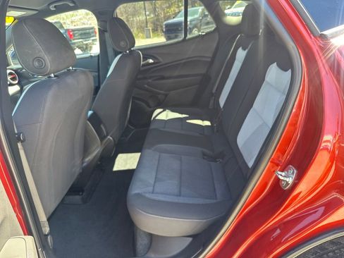Used 2024 Chevrolet Trax RS FWD image 14