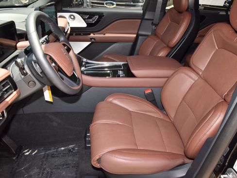 New 2026 Lincoln Aviator Reserve AWD/4WD image 13