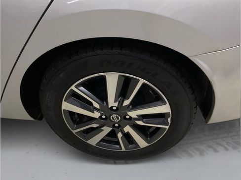 Used 2021 Nissan Versa SV FWD image 17