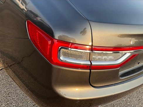 Used 2019 Lincoln Continental Premiere image 29