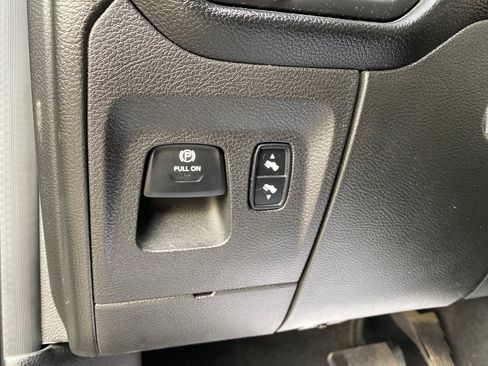 Used 2019 RAM 1500 Laramie AWD/4WD image 30