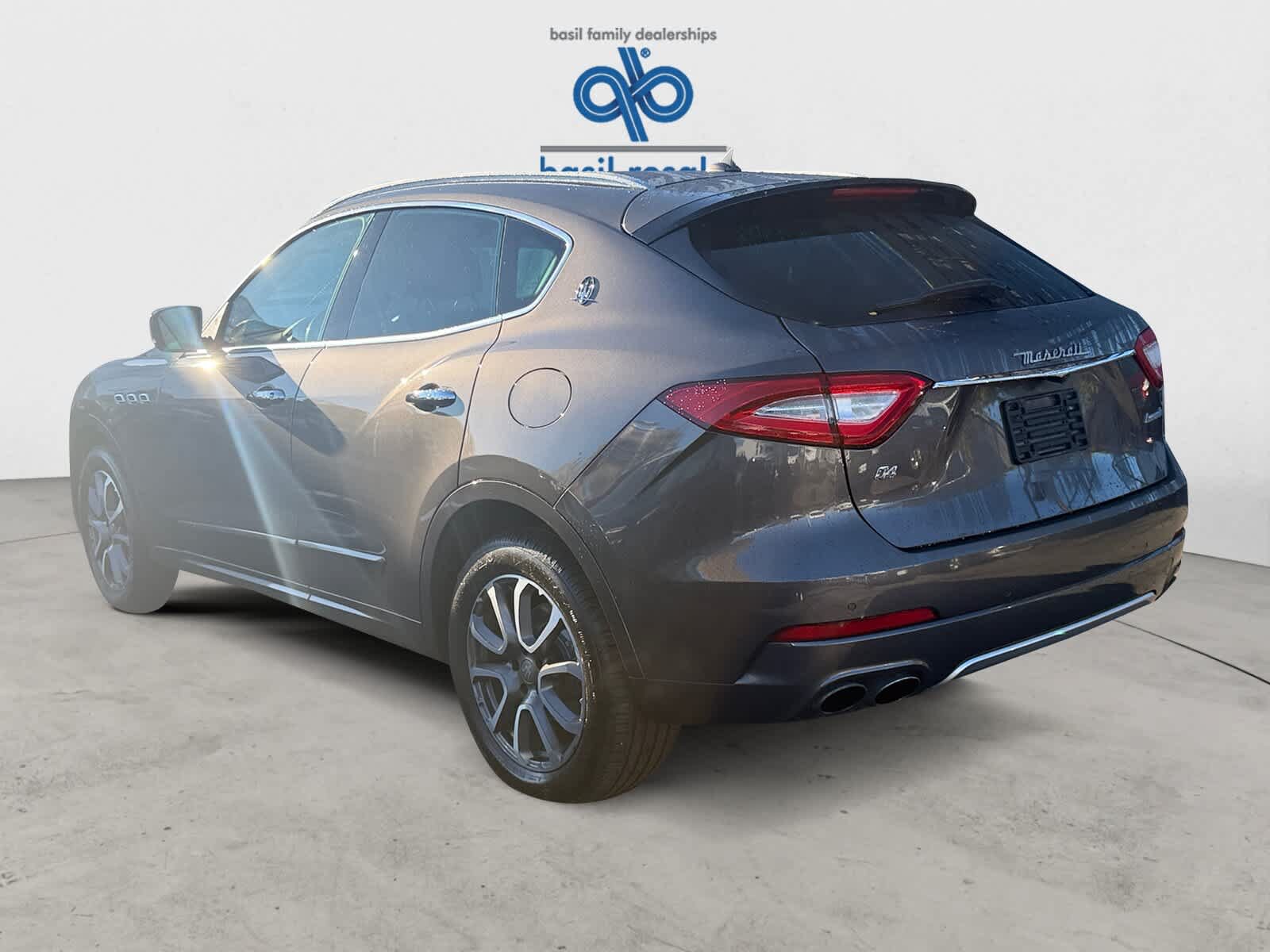 Used 2017 Maserati Levante w/ Luxury Package AWD/4WD image 5