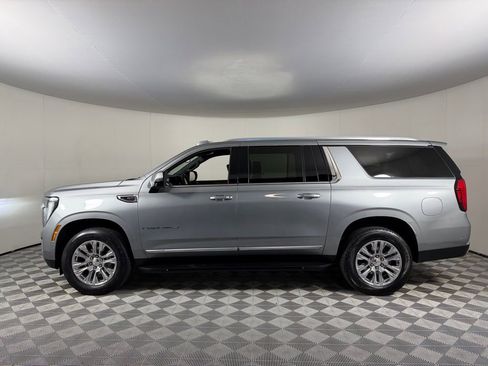 Used 2025 GMC Yukon XL Denali AWD/4WD image 11