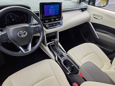 Certified 2023 Toyota Corolla Cross XLE FWD image 8