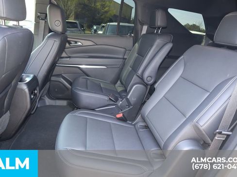 Used 2025 Chevrolet Traverse LT image 16