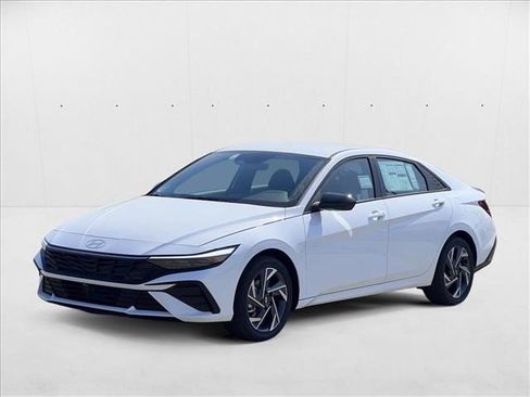 New 2025 Hyundai Elantra SEL image 1
