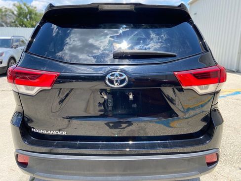 Used 2019 Toyota Highlander LE FWD image 4