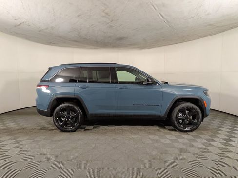New 2026 Jeep Grand Cherokee Limited w/ Limited Altitude Package AWD/4WD image 6