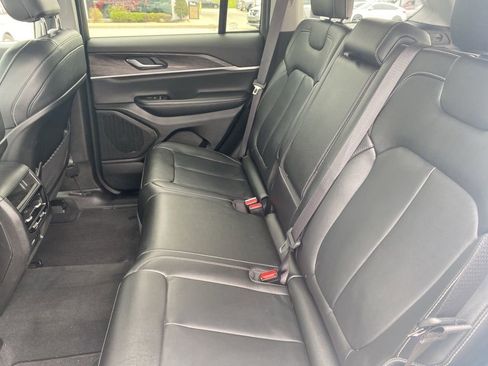 Used 2023 Jeep Grand Cherokee Limited AWD/4WD image 17