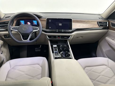 Used 2026 Volkswagen Atlas SE w/ Panoramic Sunroof Package FWD image 16