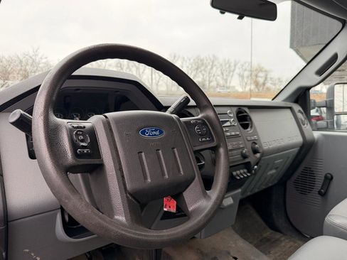 Used 2016 Ford F550 2WD Regular Cab Super Duty image 14