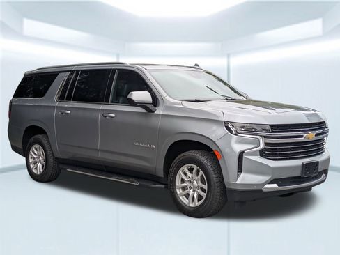 Used 2023 Chevrolet Suburban LT image 8
