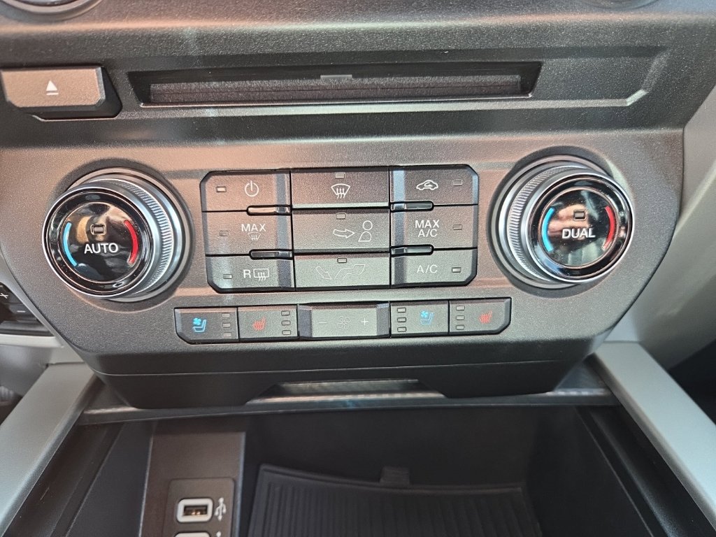 Used 2018 Ford F150 Lariat w/ Equipment Group 502A Luxury AWD/4WD image 21