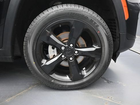 Used 2023 Jeep Grand Cherokee Altitude AWD/4WD image 39