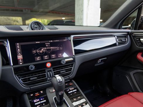 New 2025 Porsche Macan image 36