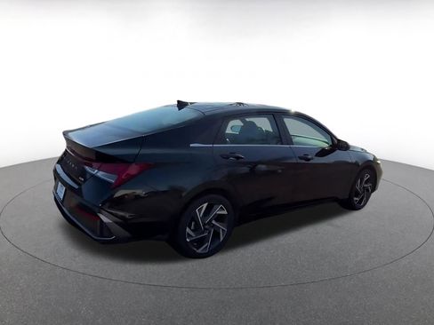 Used 2025 Hyundai Elantra Limited image 15