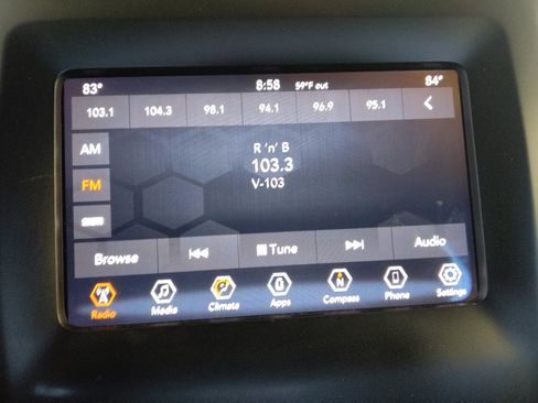 Used 2019 Jeep Cherokee Latitude Plus w/ Comfort/Convenience Group FWD image 25