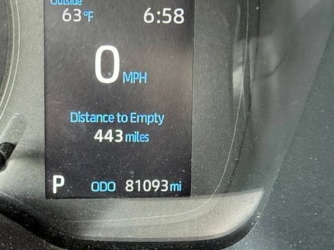 Used 2022 Toyota Corolla LE FWD image 11