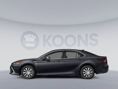 Used 2023 Toyota Camry LE image 4