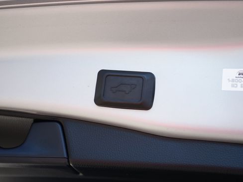 Used 2023 Toyota RAV4 XLE Premium image 15