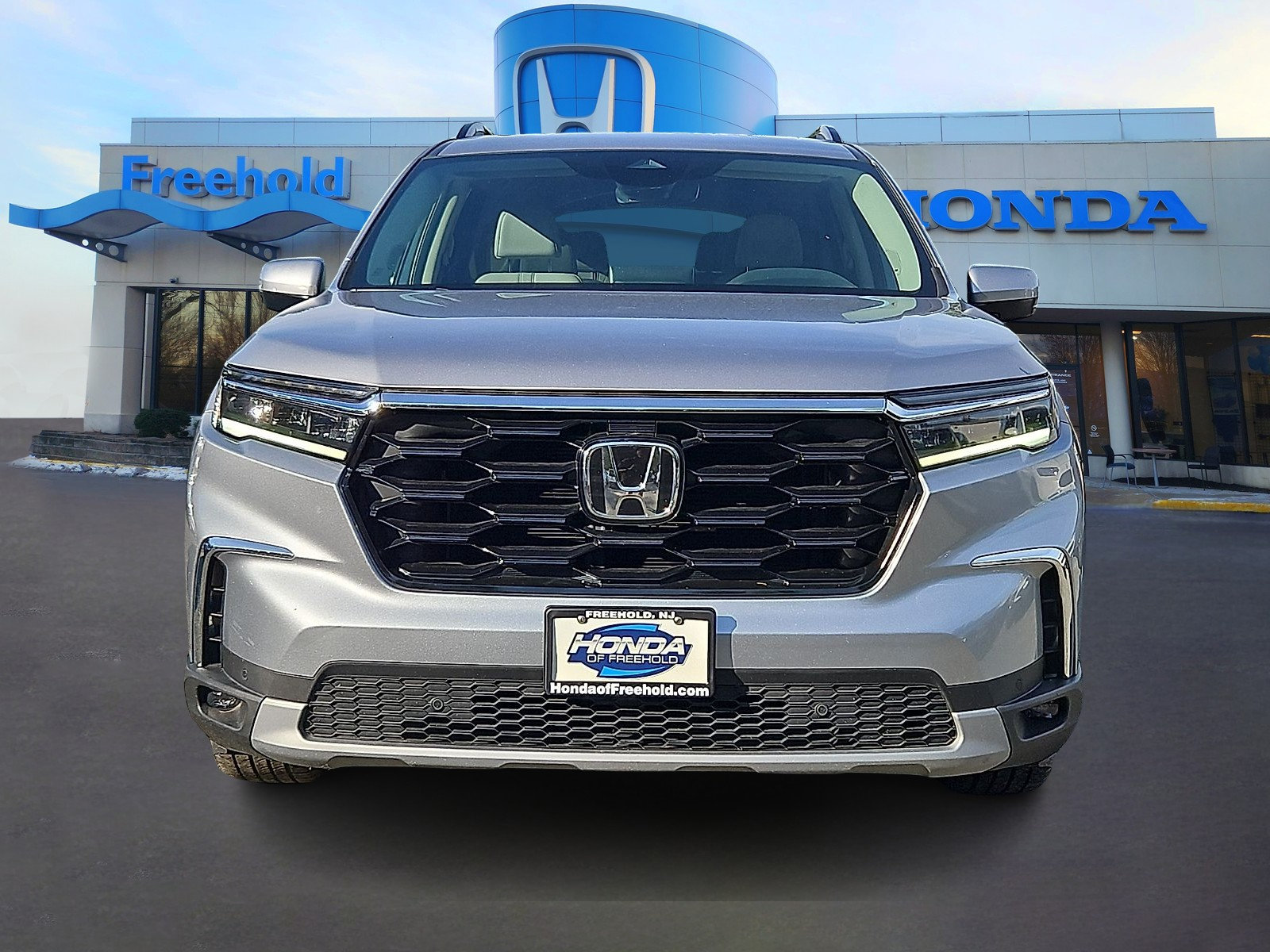 Certified 2024 Honda Pilot Touring image 2
