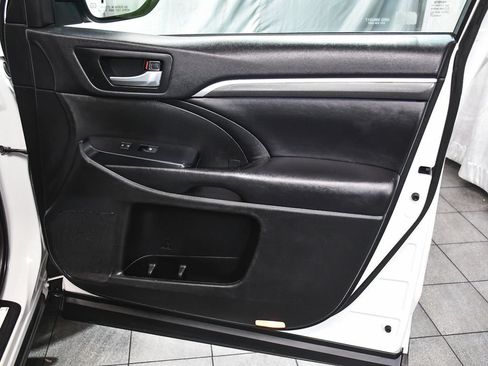 Used 2019 Toyota Highlander SE AWD/4WD image 15