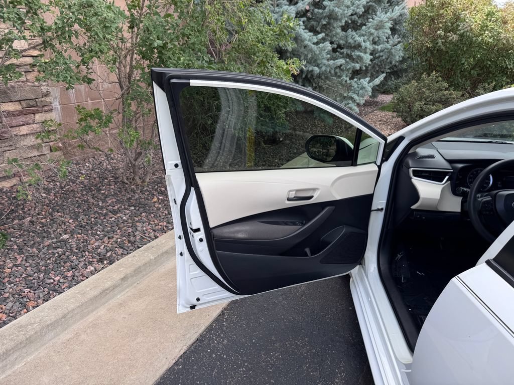 Used 2022 Toyota Corolla LE FWD image 14