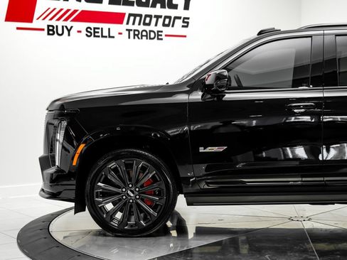 Used 2025 Cadillac Escalade V AWD/4WD image 14
