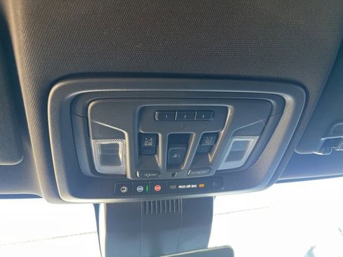 Used 2025 GMC Sierra 2500 AT4 w/ AT4 Premium Plus Package image 17