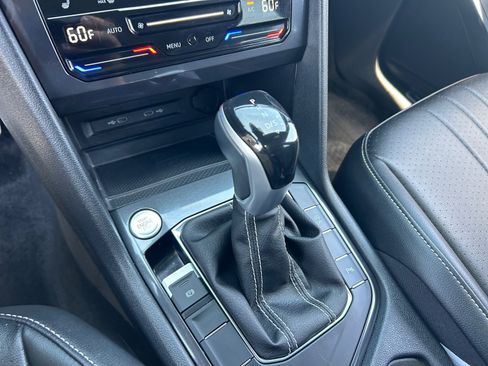 Used 2023 Volkswagen Tiguan SE R-Line image 15