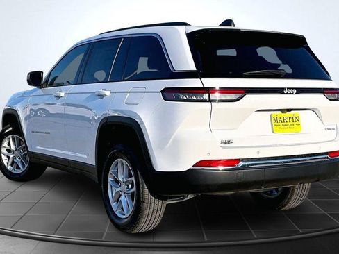 New 2025 Jeep Grand Cherokee Laredo image 3