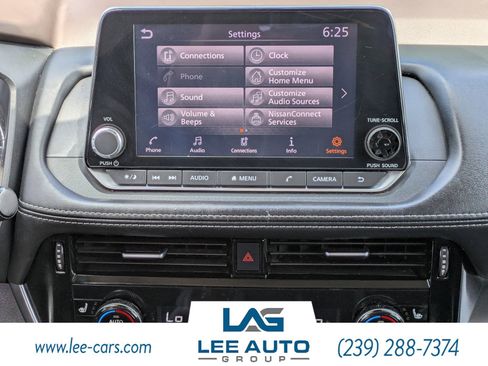 Used 2022 Nissan Rogue SV w/ SV Premium Package FWD image 16