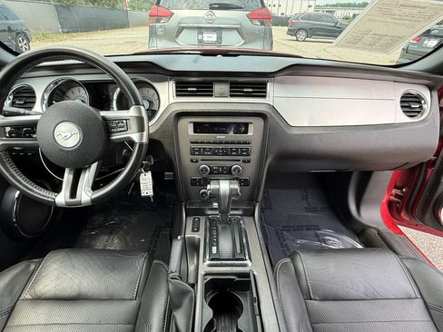 Used 2010 Ford Mustang Convertible RWD image 3