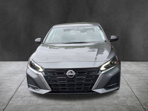 Used 2025 Nissan Altima 2.5 SV FWD image 11