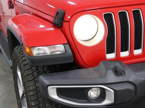 Used 2021 Jeep Wrangler Unlimited Sahara AWD/4WD image 12