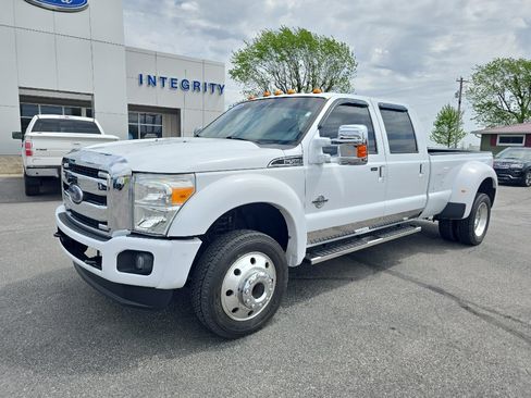 Used 2014 Ford F550 4x4 Crew Cab Super Duty w/ Lariat Interior Package image 6