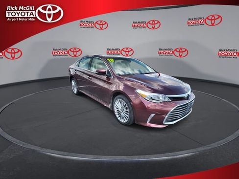 Used 2018 Toyota Avalon Limited w/ All Weather Liner Package FWD image 2