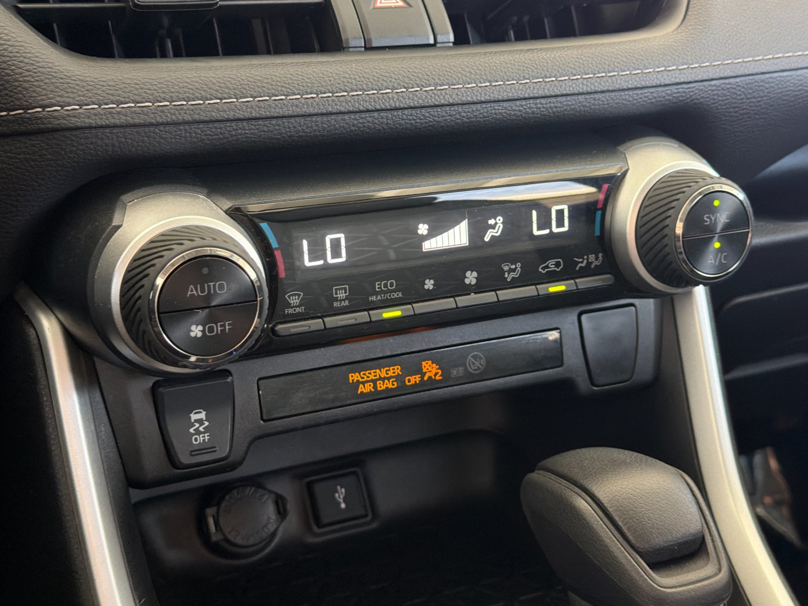 Used 2021 Toyota RAV4 XLE w/ Carpet Mat Package (TMS) AWD/4WD image 18