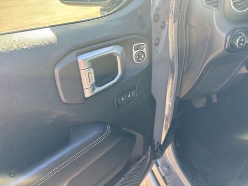 Used 2020 Jeep Gladiator Overland w/ Safety Group image 12