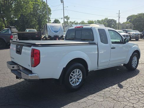 Used 2019 Nissan Frontier SV RWD image 2