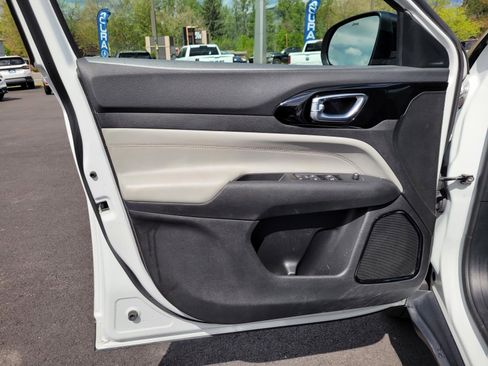 Used 2025 Jeep Compass Limited image 12