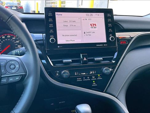 Used 2024 Toyota Camry XSE FWD image 7