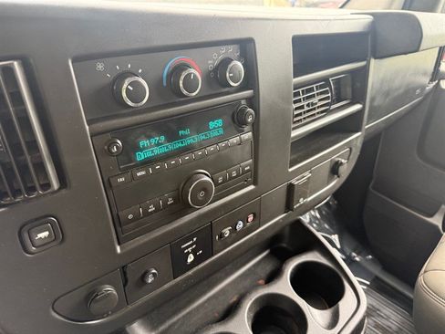Used 2015 Chevrolet Express 2500 image 17