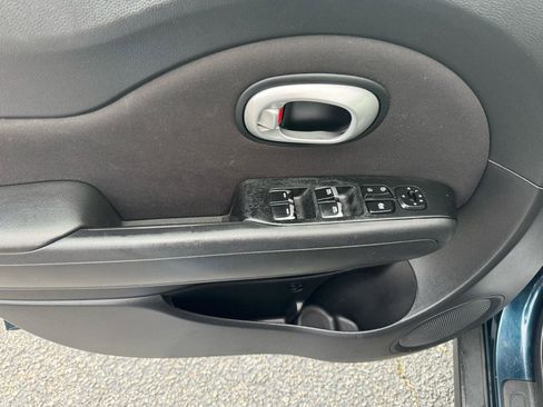 Used 2019 Kia Soul + image 14