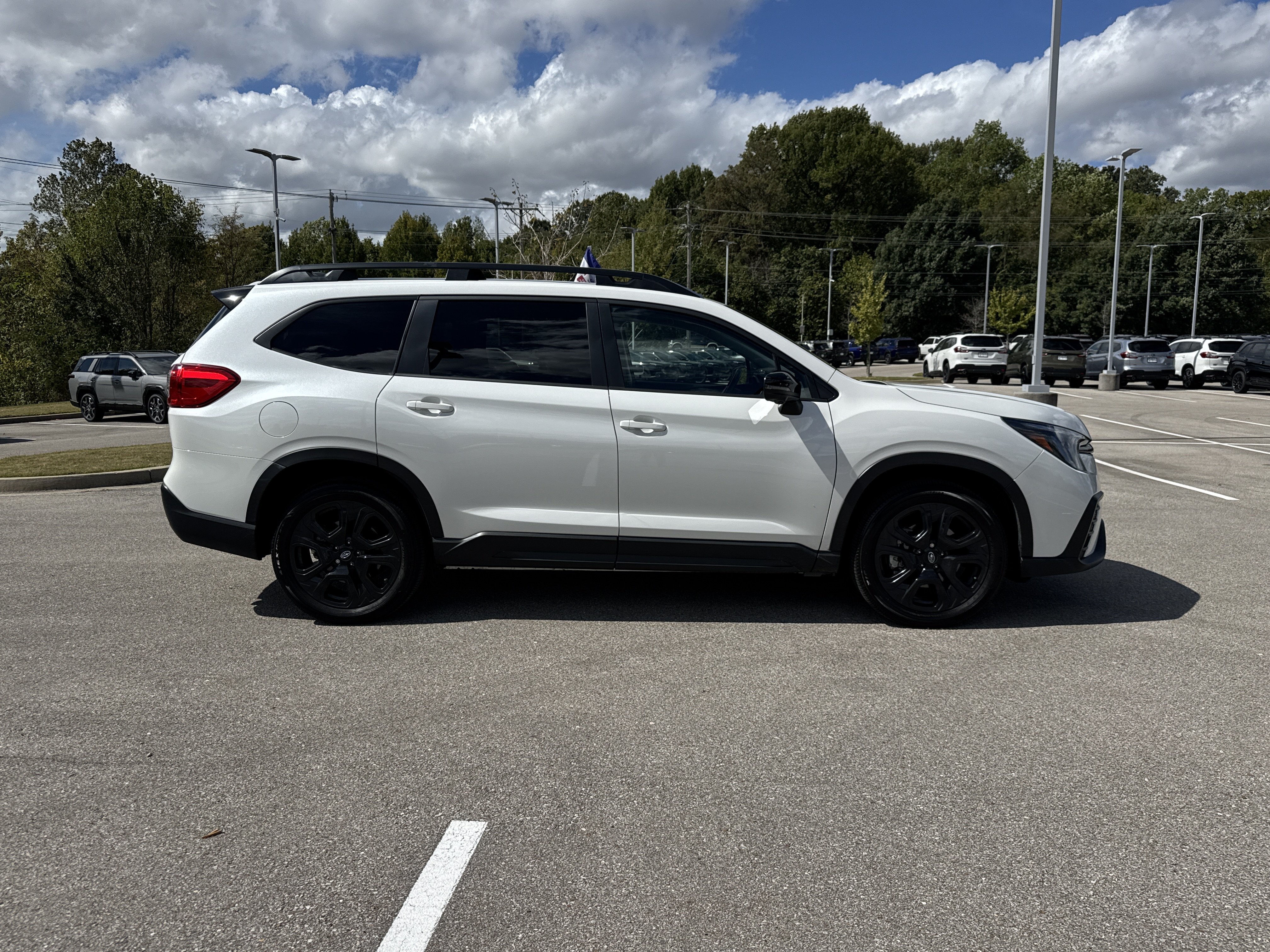 Certified 2023 Subaru Ascent Onyx Edition Limited AWD/4WD image 2