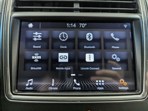 Used 2019 Lincoln Nautilus Premier AWD/4WD image 21