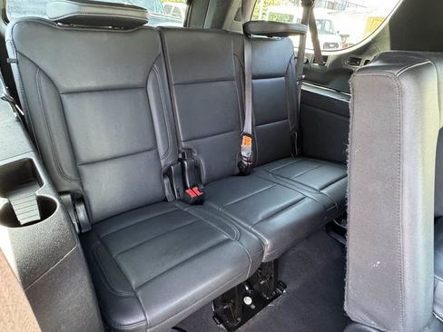 Used 2024 Chevrolet Suburban LT RWD image 19