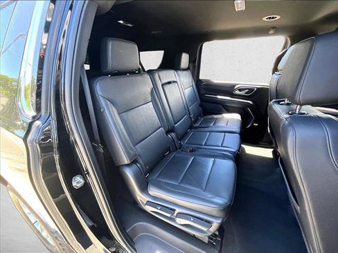 Used 2022 Chevrolet Suburban LT RWD image 28