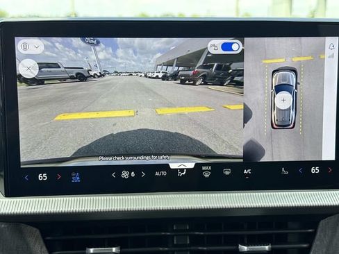 Used 2025 Ford Explorer Platinum RWD image 29