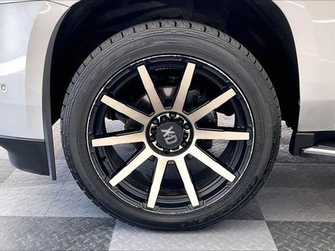 Used 2019 Cadillac Escalade ESV Luxury AWD/4WD image 7